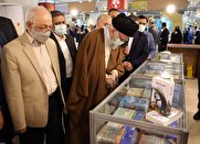 تصاویر/ بازدید رهبر انقلاب اسلامی از نمایشگاه کتاب