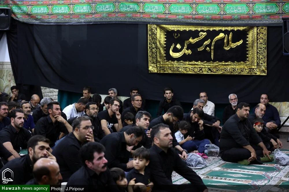 آیا گرفتن پول برای مداحی و سخنرانی مذهبی اشکال دارد؟