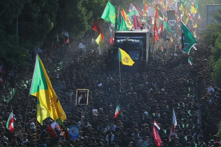تشییع باشکوه رهبر شهید ایران در شهرهای عراق+ فیلم و عکس