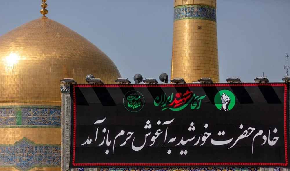 حرم رضوی آماده استقبال از رهبر شهید انقلاب ؛ افزایش لحظه‌ای شمار عاشقان در مشهد
